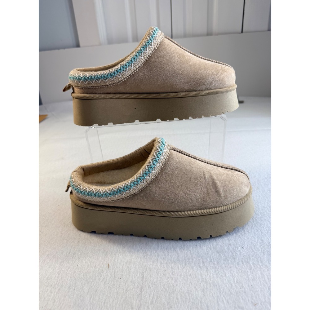 Wild Diva Lounge Tan Faux Suede Platform Slippers Mules Embroidered Trim Size 8